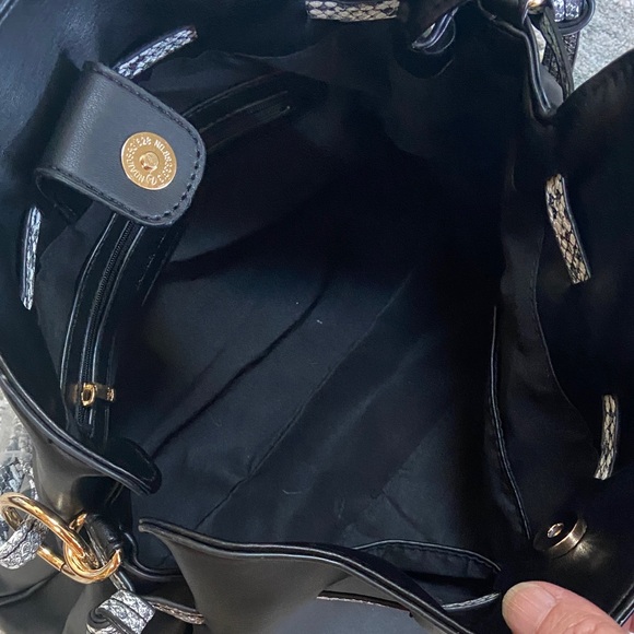 Badgley Mischka Black and Snake Skin Shoulder/Crossbody Bag with ID Wallet - Picture 5 of 11